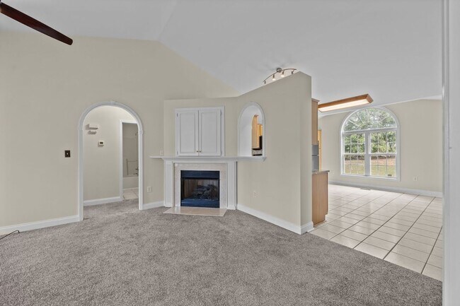 Building Photo - Highly desirable St Andrews subdiv. 3 bed,...