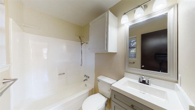 Building Photo - 4130 Willow Oak St