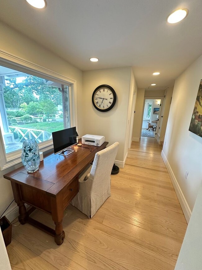 Building Photo - 4 Bed 4.5 Bath, Beautiful Home With Pool A...