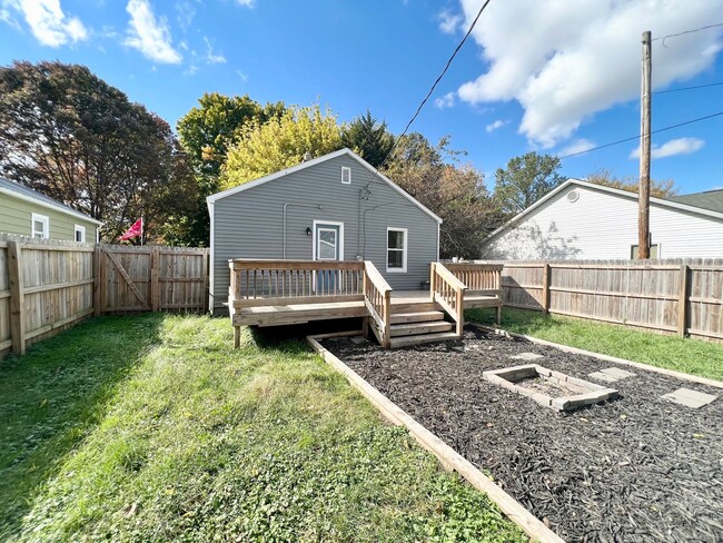 Building Photo - MOVE IN NOW & SAVE BIG! GET 1/2 OFF SEPTEM...