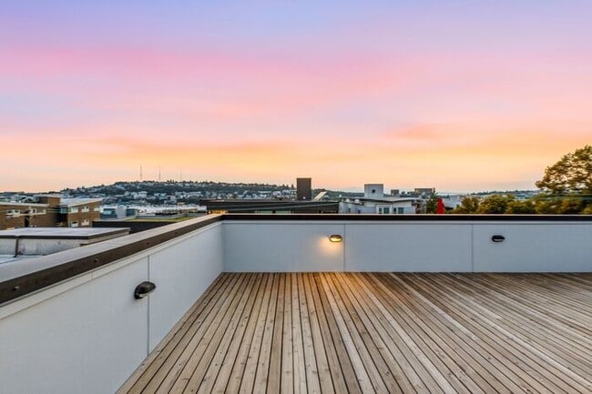 Building Photo - ULTRA-MODERN Townhome w/AC and Views in the Heart of Eastlake!