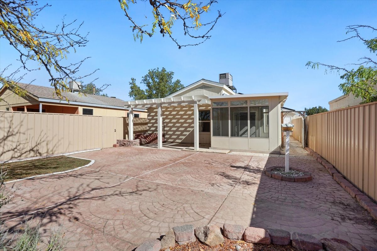 Building Photo - 1645 Hollyberry Dr NE