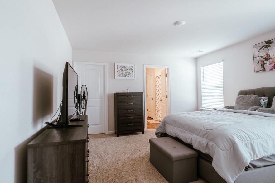 Building Photo - 144 Fellowship Dr