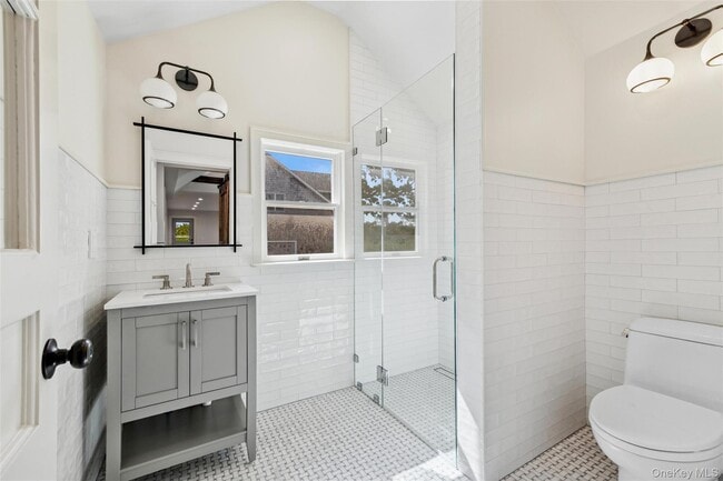 Building Photo - 335 Herricks Ln