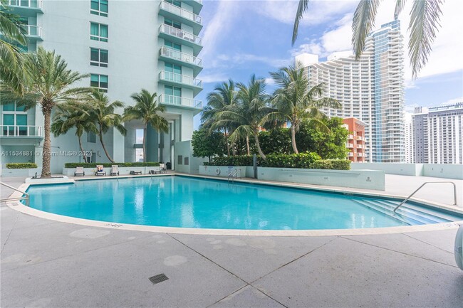 Amenities - 1900 N Bayshore Dr