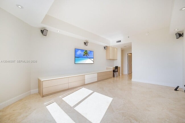 Building Photo - 151 Crandon Blvd