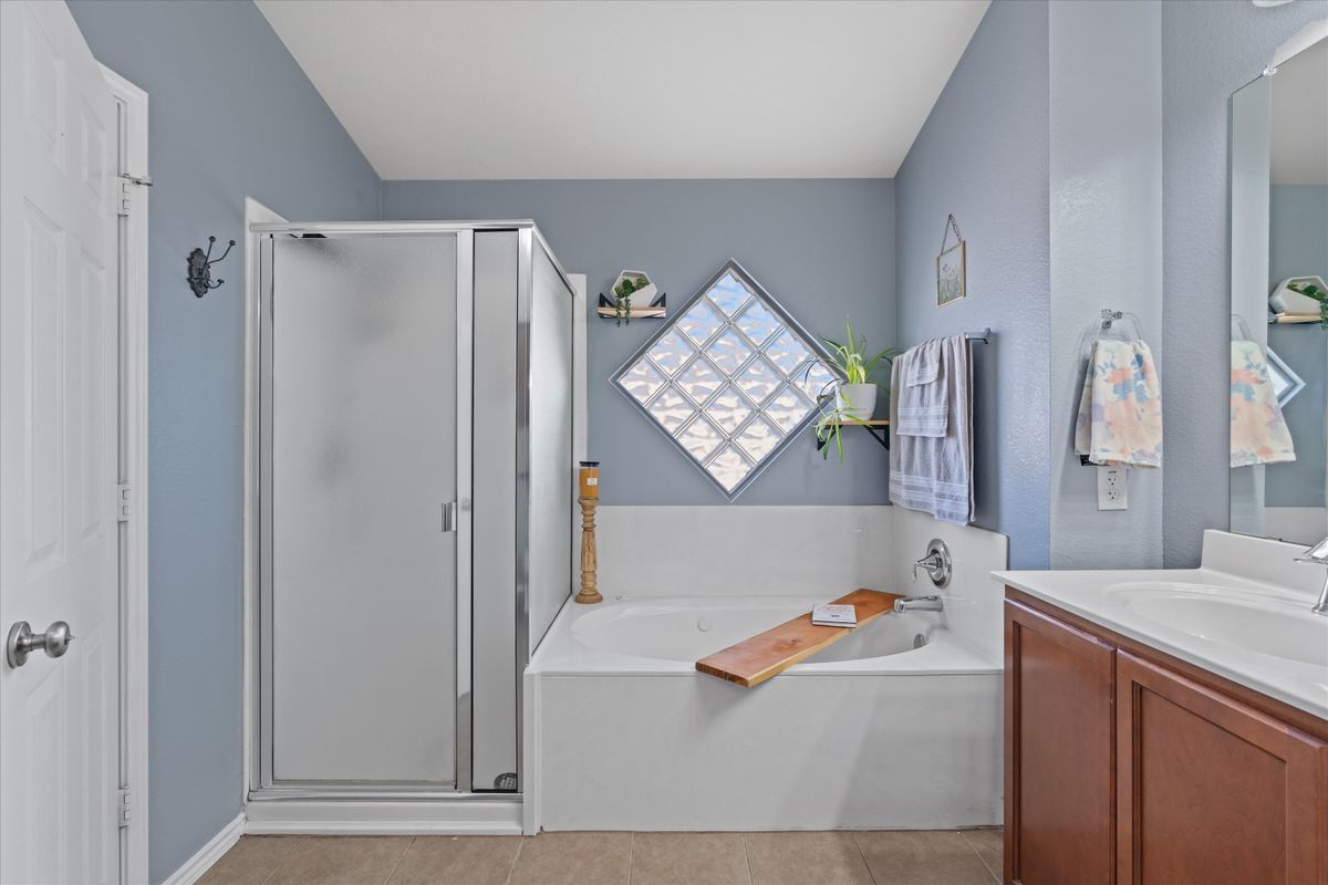 Building Photo - 2108 Scott Dr