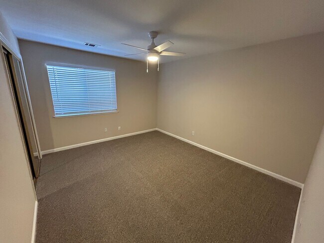 Building Photo - Beautiful 4 Bedroom, 2.5 Bath Deer Valley ...