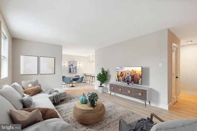 Building Photo - 176 W King St