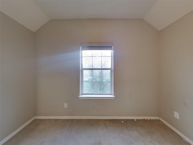 Building Photo - 28906 Hidden Cove Dr