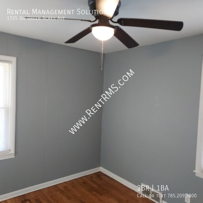 Building Photo - 1725 SW Green Acres Ave