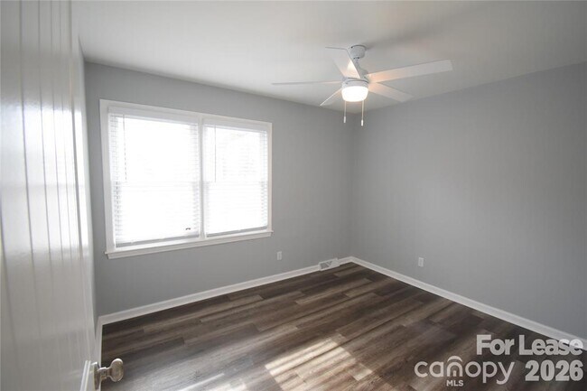 Building Photo - 924 Edgegreen Dr