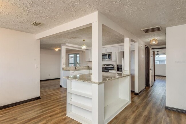 Building Photo - 3332 Chauncy Rd