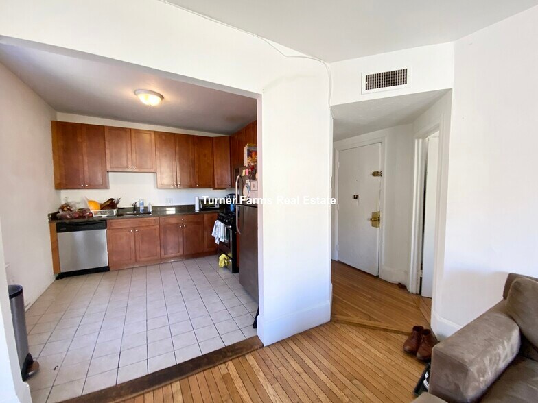 Building Photo - 854 Huntington Ave