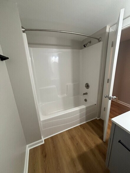 Building Photo - Room in Duplex on Middle St