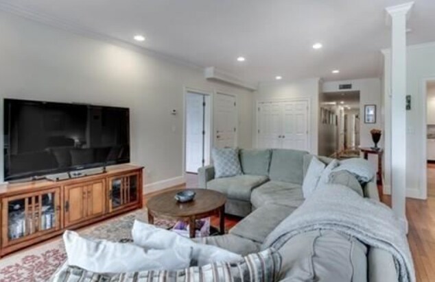 Building Photo - 1199 Beacon St