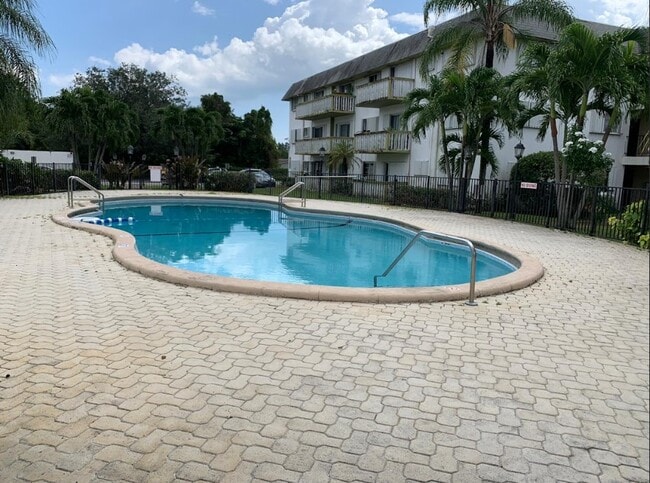 Building Photo - 15225 NE 6th Ave