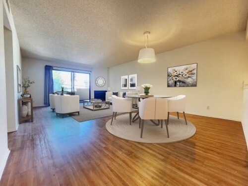 Interior Photo - 2120 Bentley Ave