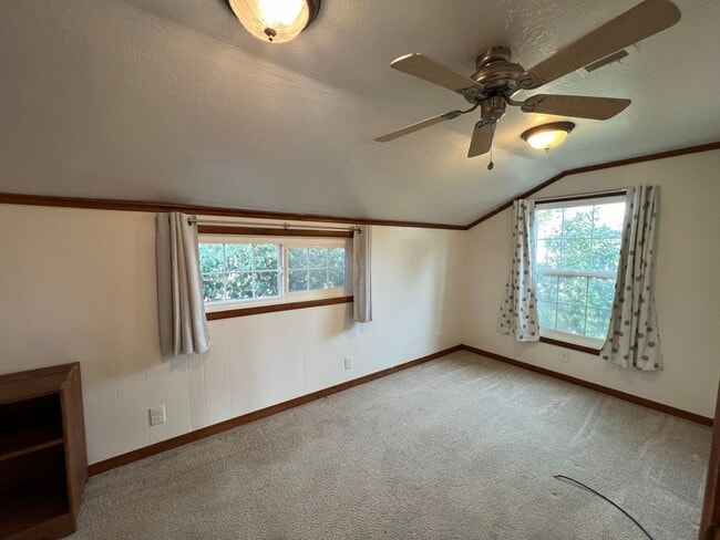 Building Photo - Nostalgic 3-bedroom Farmhouse in Hughson!