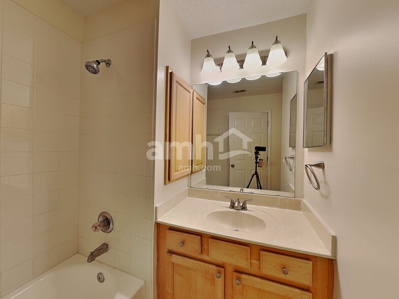 Building Photo - 2061 Jimmy Ln