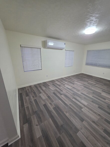 Building Photo - 9208 Park St