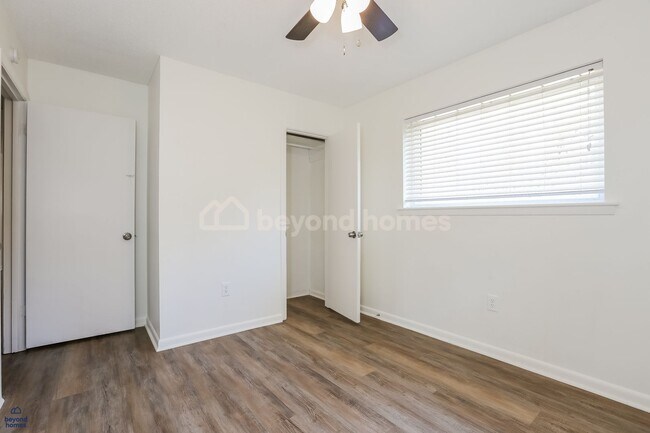 Building Photo - Charming Sherwood 3 BR Home with Fireplace & Big Yard