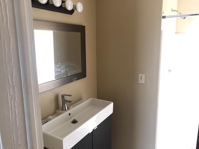 Building Photo - Beautiful 3 Bed 2 Bath Condo in Sweetwater Club