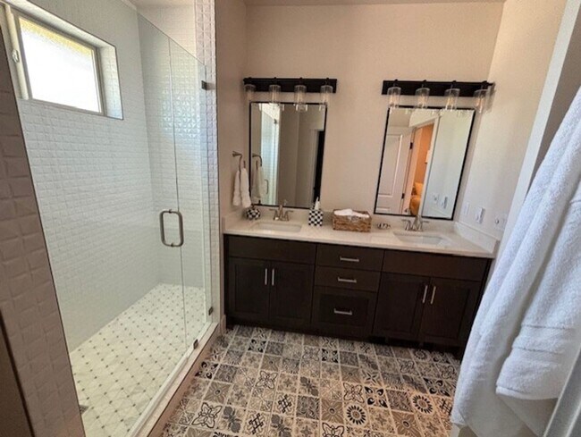 Building Photo - 3 bed 2 bath  Home for Rent in Talent
