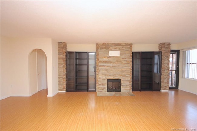 Building Photo - 44 Strawberry Hill Ave