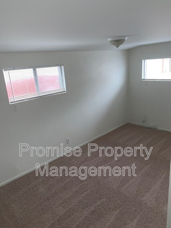 Building Photo - 505 S Myers St