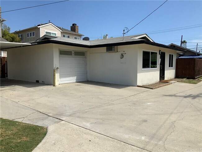 Building Photo - 9633 Cedar St