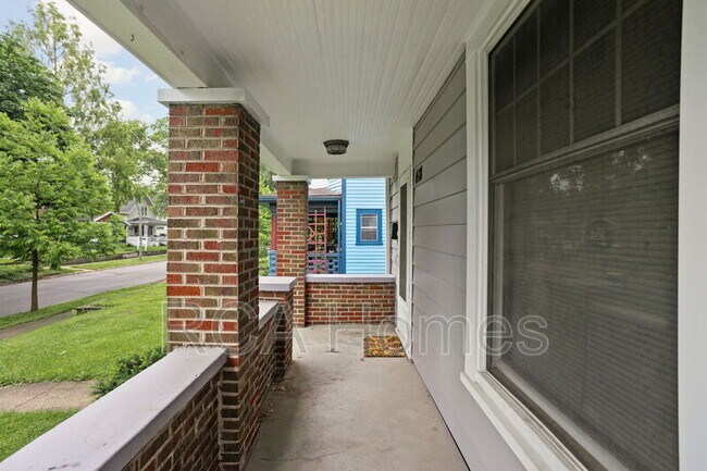 Building Photo - 418 N Drexel Ave