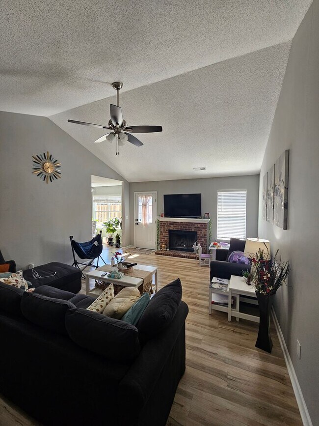 Building Photo - 3 Bedroom Home in Chadwick Shores