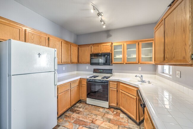 Building Photo - 1830 N Buffalo Dr