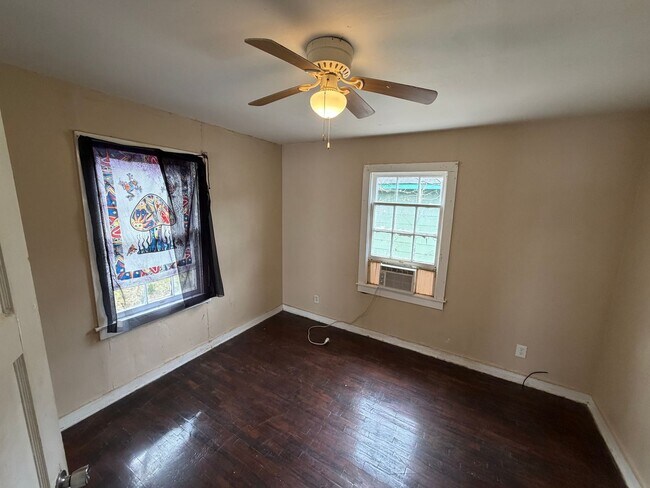 Building Photo - Beautiful 2 Bedroom home in Queensborough