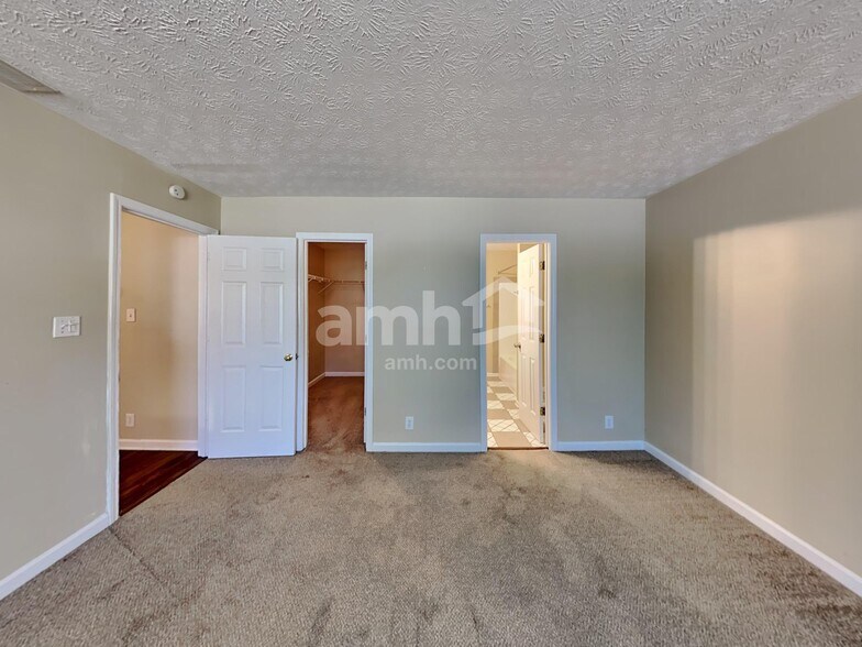 Building Photo - 424 Spring Falls Dr