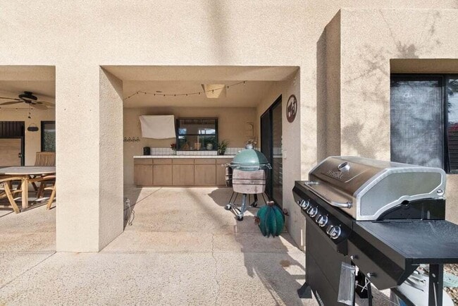 Building Photo - 74681 Peppertree Dr