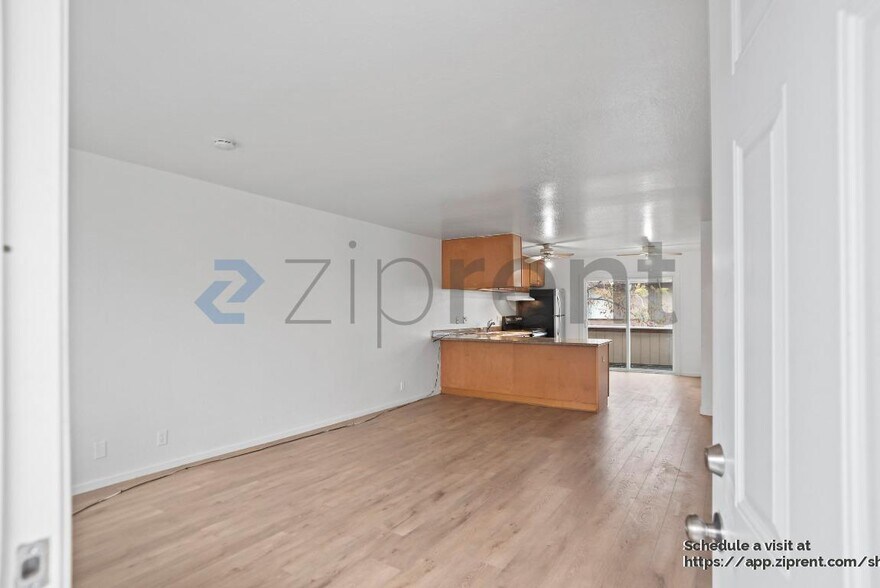 Building Photo - 27070 Manon Ave