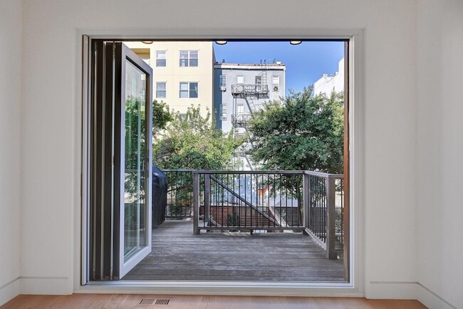 Building Photo - 122 Jefferson St