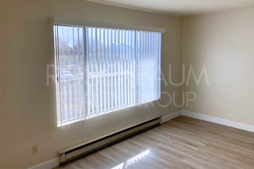 Building Photo - Charming 2-bedrooms, 1-bath upstairs apartment in the heart of Prescott Valley!