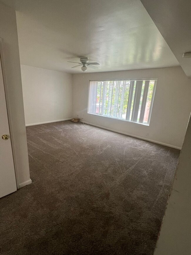 Building Photo - Move in now! 2 bed/ 1 bath