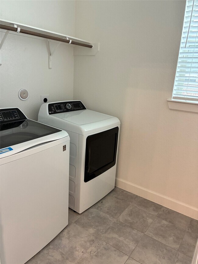 Building Photo - 15218 Cortines Ct