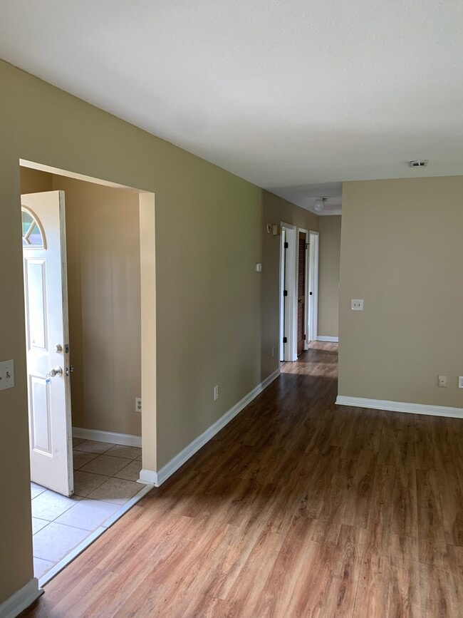 Building Photo - 2705 Nottingham Way