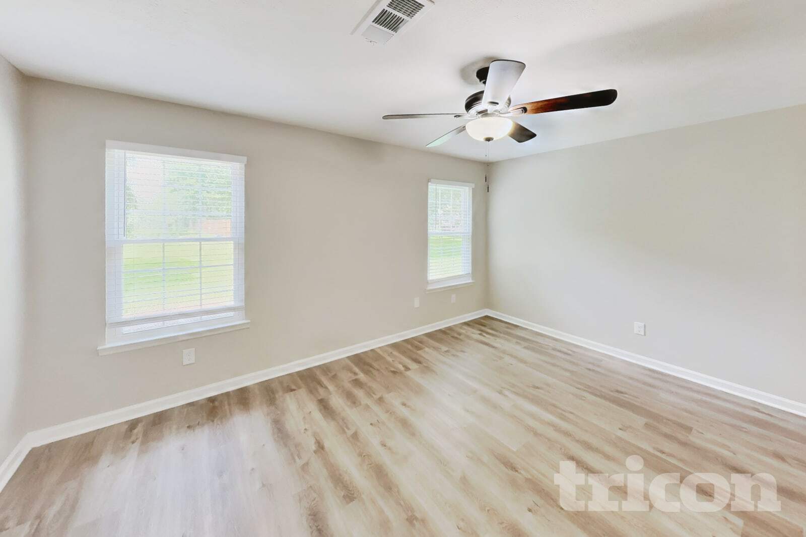 Building Photo - 2701 Riverbend Dr