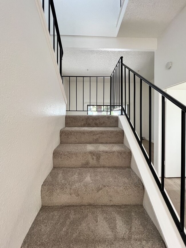 Building Photo - Spacious 2 Bed/2.5 Bath Napa Condo in Peac...