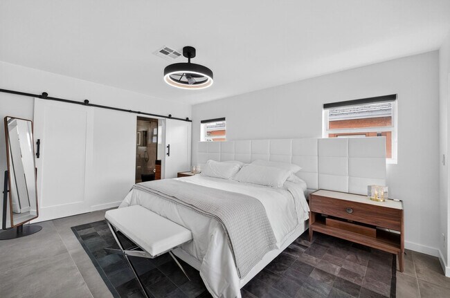 Building Photo - 2720 NE 59th St