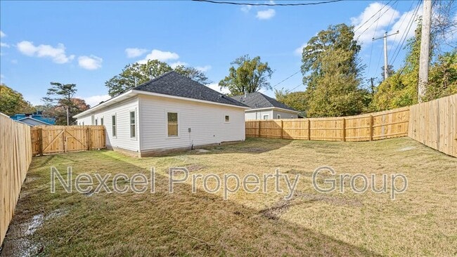 Building Photo - 1072 Bruce St