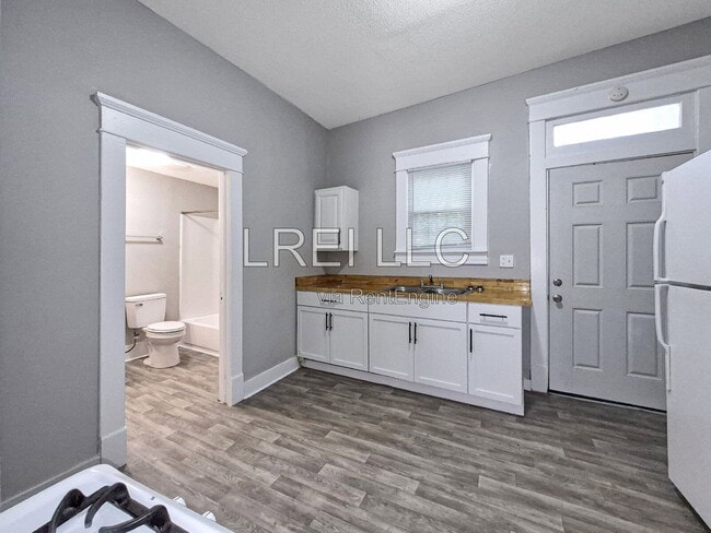 Building Photo - 2717 Hale Ave