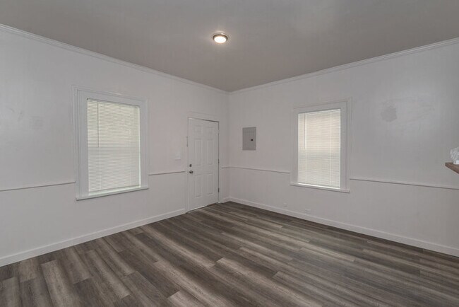 Building Photo - 1408 Maple St