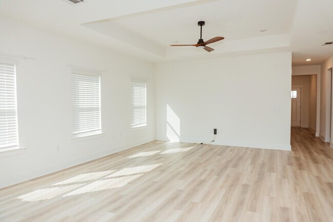 Building Photo - 233 Lyla Ln